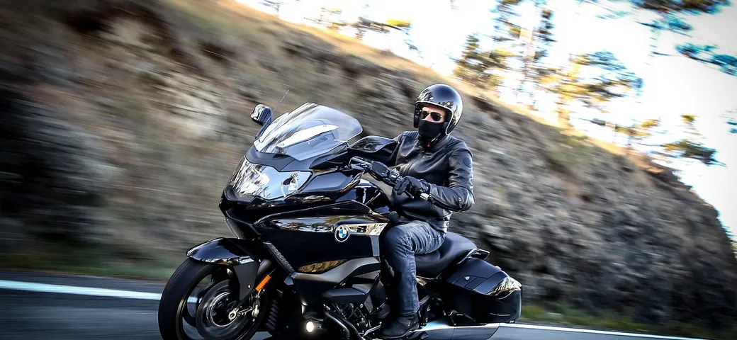BMW K 1600 B 2018, bagger stilosa [Foto e Video]