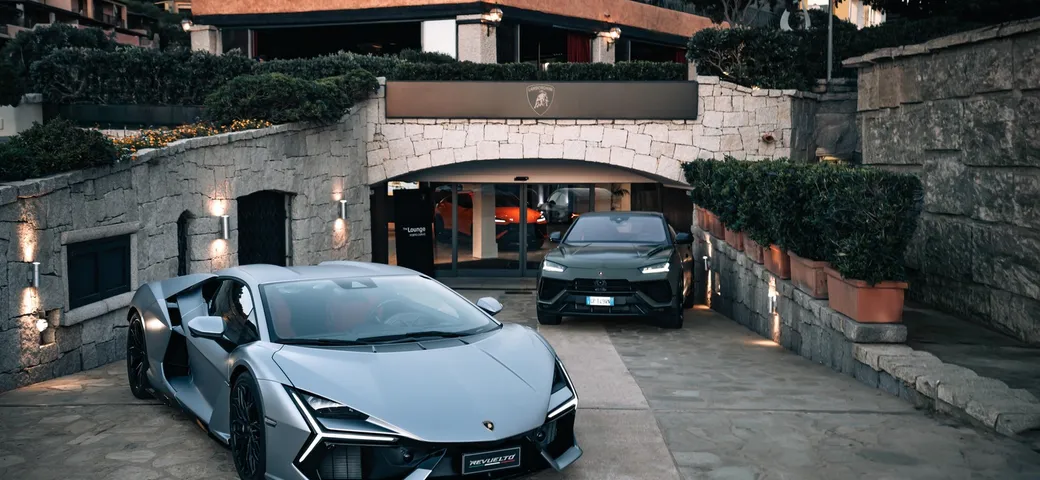Lamborghini torna a Porto Cervo con una Lounge da sogno