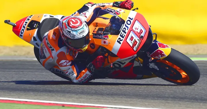 MotoGP Aragon 2016: super pole di Marquez, Dovi e Rossi in 2a Fila [Foto]