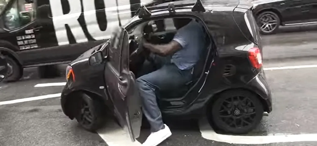 Una Smart riesce a contenere Shaquille O'Neal? [Video]