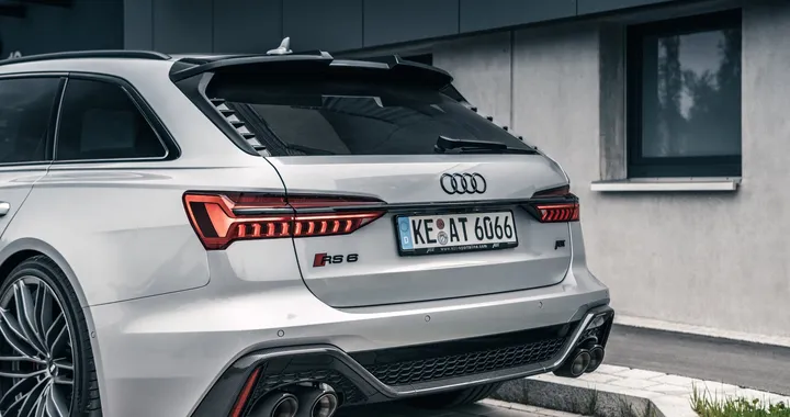 Audi RS6: fuochi d'artificio con lo scarico ABT