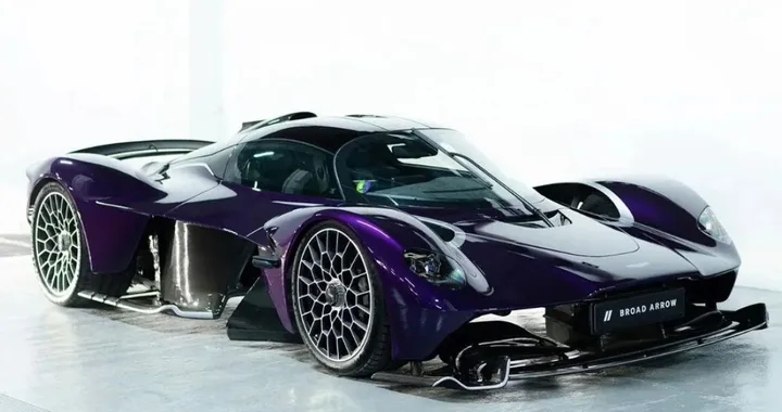 Compra una Aston Martin Valkyrie, ma la vende dopo 100 km