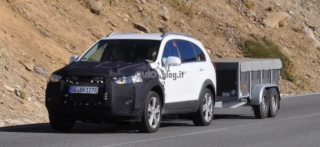 Chevrolet Captiva Facelift: foto spia del Suv