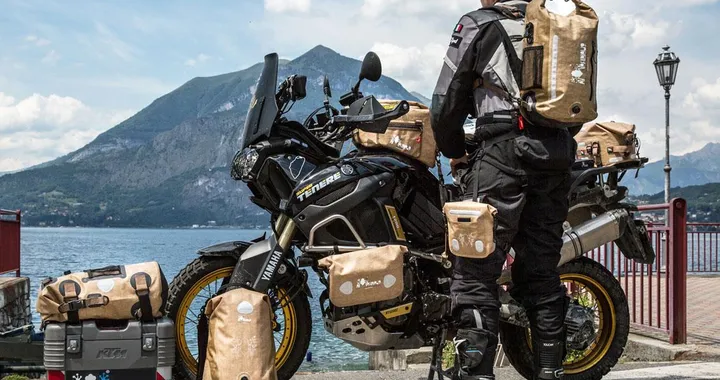 Amphibious: linea di accessori lifestyle Desert per moto