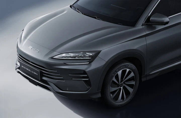 Tesla vs BYD, poche le componenti in comune ma la manutenzione è simile
