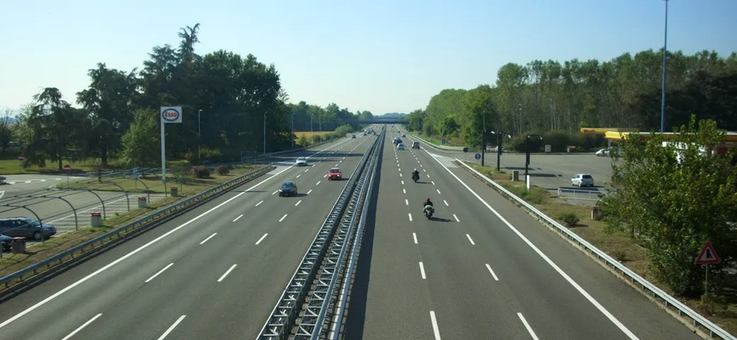 Si fa un selfie a 250 km/h in autostrada: preso tramite Facebook