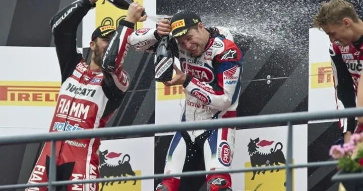SBK Portimao 2014: Guintoli abbatte Melandri, Rea vince Gara-2 su Giugliano e Davies [FOTO]