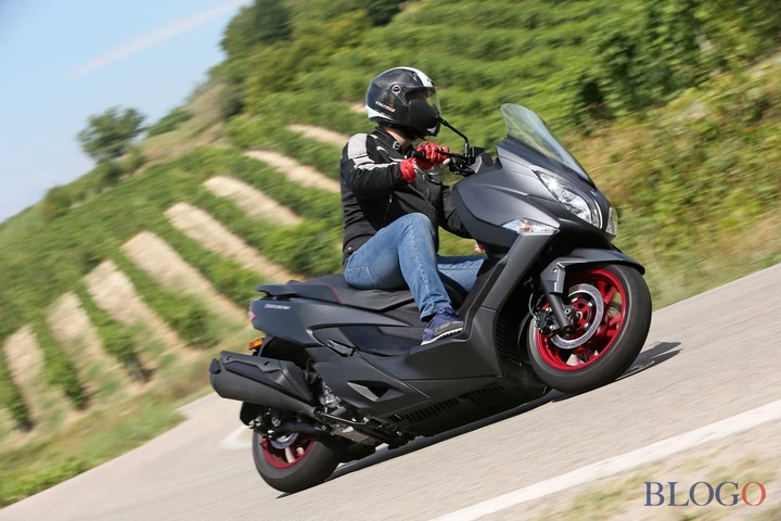 Suzuki Burgman 400: primo contatto su strada