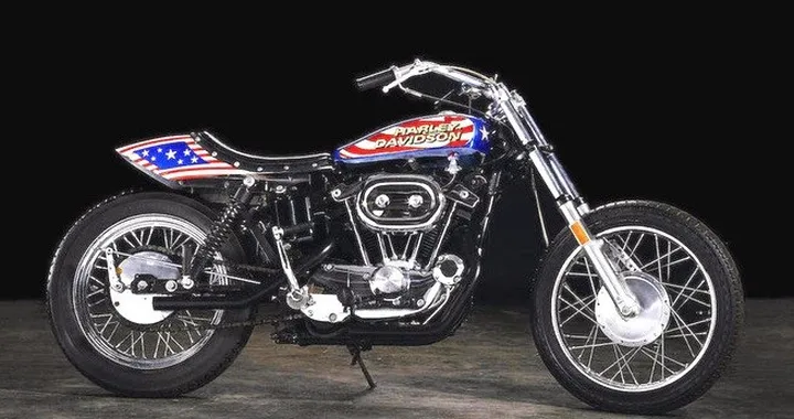 Due moto di McQueen e Knievel all'asta