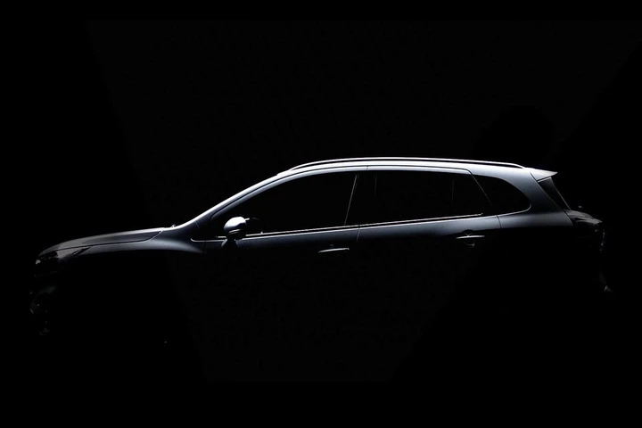Suzuki S-Cross: il teaser della seconda generazione