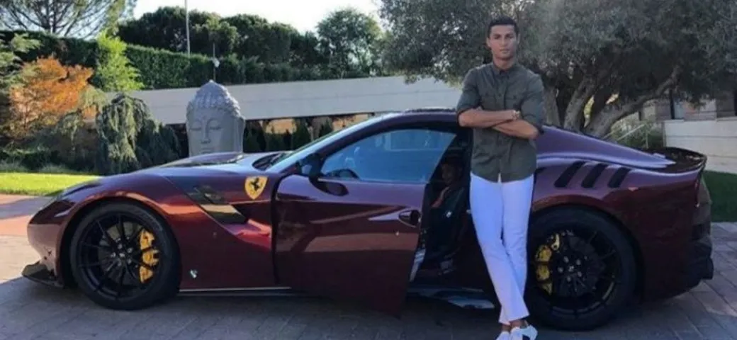 Cristiano Ronaldo non potrà più guidare le sue supercar a Manchester