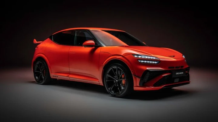 Genesis GV60 Magma arriva in Italia: 650 CV e 0-100 in 3,4 secondi