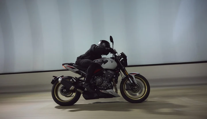 Nuova Triumph Trident 800: uscita e prezzo della naked media