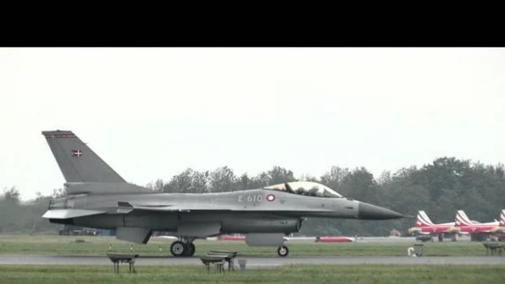 Video Lamborghini Aventador VS F-16 Fighting Falcon: chi vince in accelerazione?