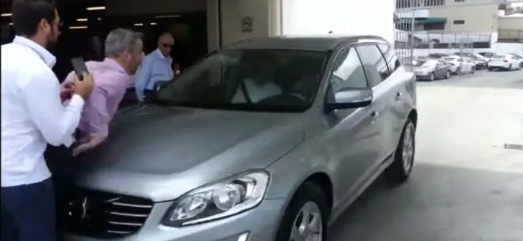 Lo strano caso della XC60 che non frena da sola  [Video]