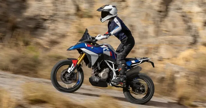 BMW Concept F 450 GS: la moto che ridefinisce l'avventura per la categoria A2