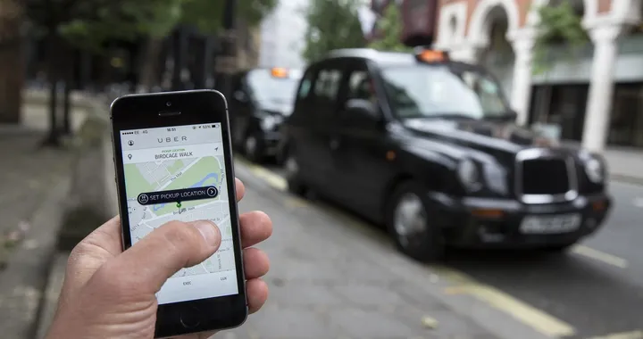 Uber: a Londra si possono scegliere anche i taxi Black Cab