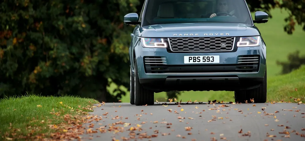 Range Rover 2018: il lusso silenzioso dell'ibrido
