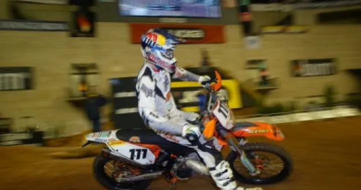 Blazusiak su KTM vince il Mondiale di Enduro Indoor
