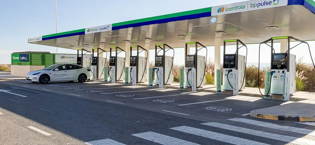 DKV Mobility: oltre 550 colonnine per rete di ricarica EV in Spagna