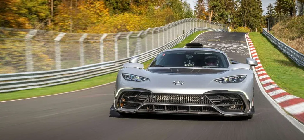 La Mercedes-AMG ONE fa il tempo record al Nürburgring | Video