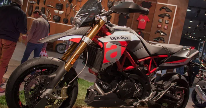 Aprilia Dorsoduro 900 2017