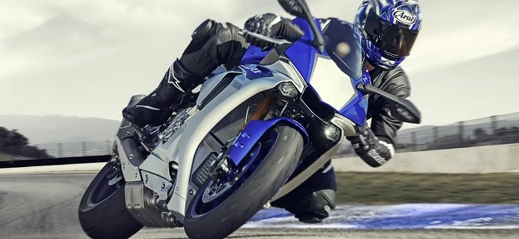 Yamaha YZF-R1 e YZF-R1M 2015: svelati i prezzi