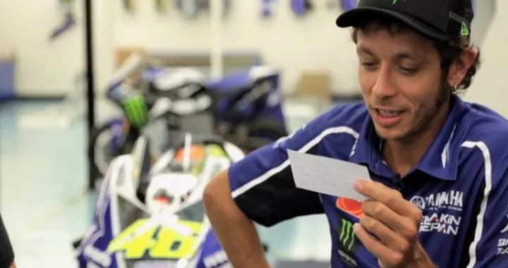 12 domande a Valentino Rossi dai fans americani | video