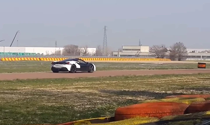 Ferrari ibrida: video spia di una 488 silenziosa