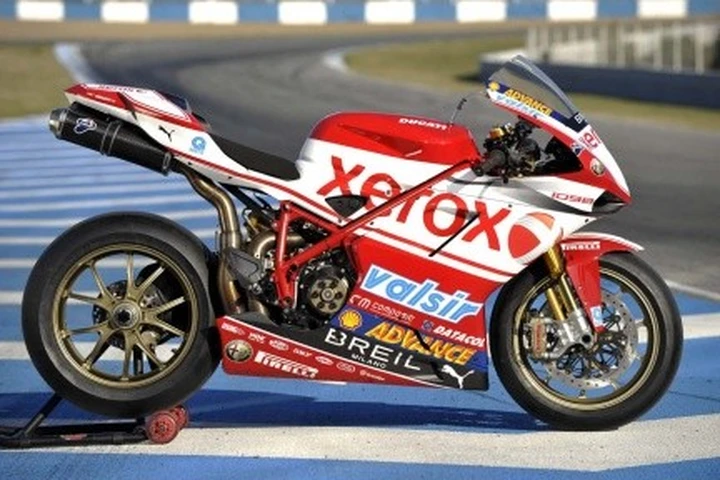 Svelata la nuova livrea della F08 del Ducati Xerox Team