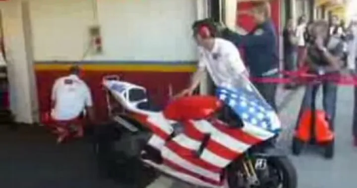 Hayden in sella alla Ducati Desmosedici, il video