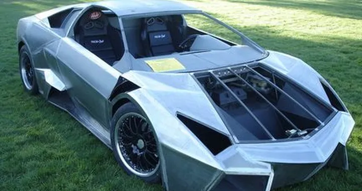 Una replica artigianale della Lamborghini Reventon