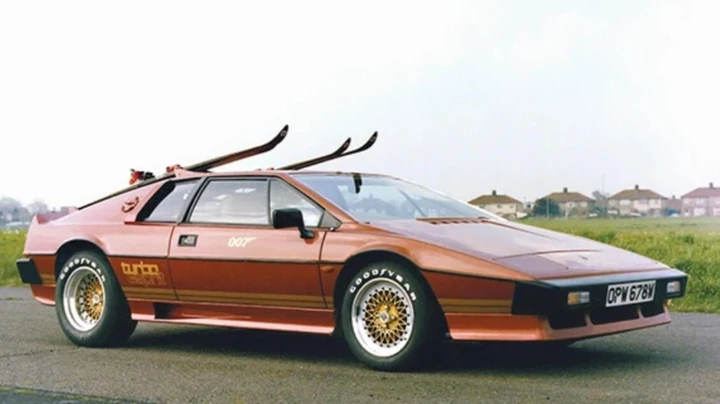 La Lotus Esprit compie mezzo secolo: un'icona, anche al cinema