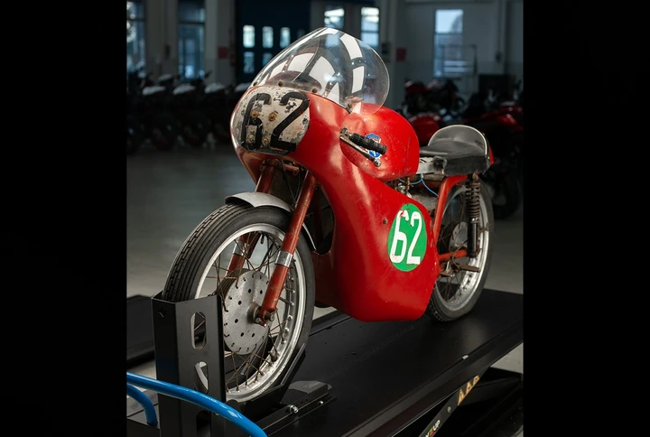MV Agusta, acquisito all'asta un raro modello da corsa
