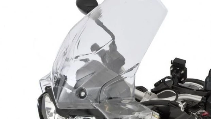 Triumph Tiger 800: il catalogo accessori ne rivela le linee