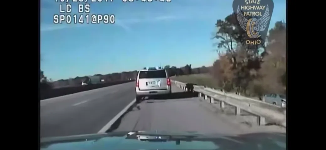 A 10 anni ruba l'auto e fugge a 160 orari inseguito dalla polizia [VIDEO]