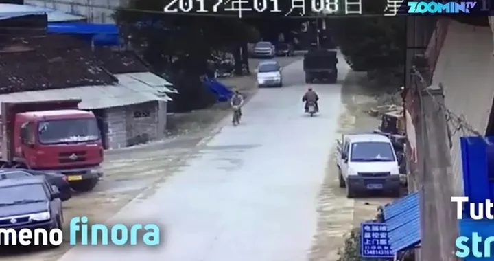 Furgone impazzito rischia di causare una tragedia [VIDEO]