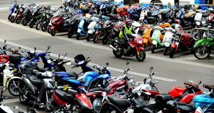 Rapporto ACI-Censis: crisi senza precedenti di auto e moto