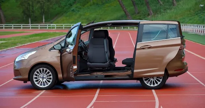 Ford B-Max: sedile girevole per agevolare le persone con capacità motorie limitate