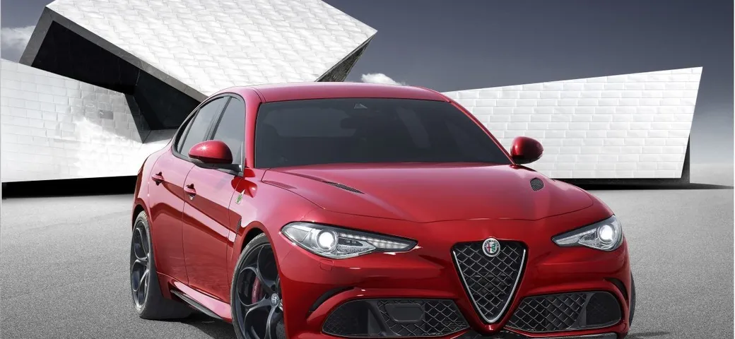 Alfa Romeo Giulia: immagini, motori e dati tecnici. Il sound del V6! [Video]
