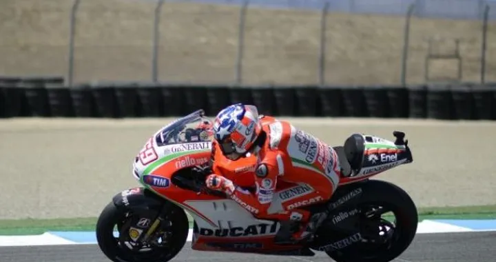 Hayden: "importante che la moto curvi bene". Rossi: "perdiamo tanto nelle curve lente"