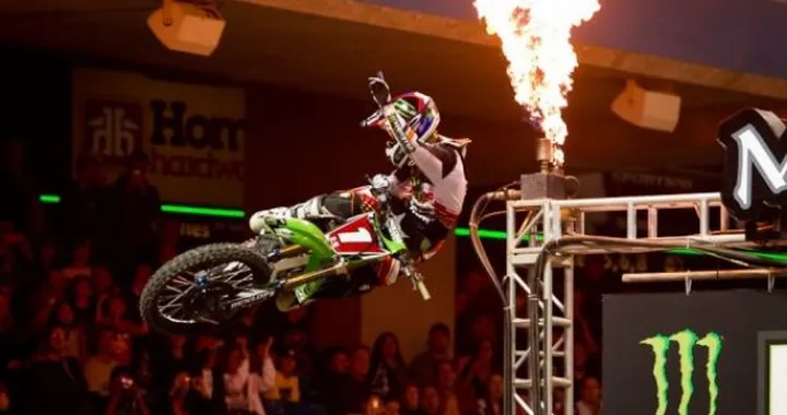 12 ° Round AMA/FIM Supercross Series 2012: Villopoto continua la corsa verso il titolo vincendo a Toronto