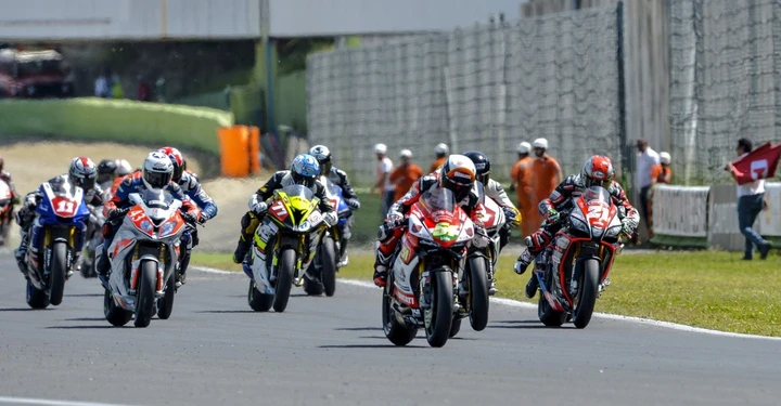 CIV Vallelunga 2015: Doppietta di Pirro (SBK), Bezzecchi nuovo leader Moto3