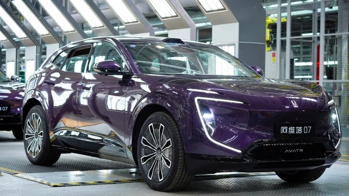 Sforna un'auto al minuto: una fabbrica invidiata da tutto il mondo