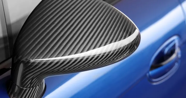 Davvero l'Europa vorrebbe mettere al bando la fibra di carbonio nelle auto? Cosa sappiamo