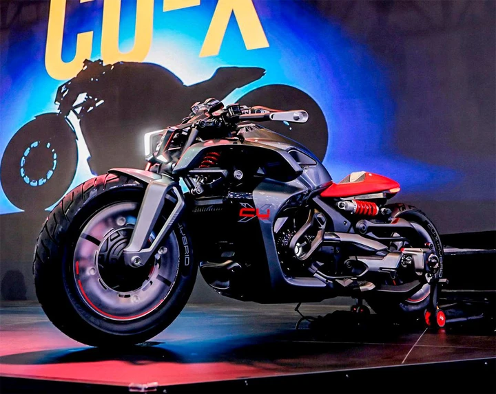 Voge CU-X Hybrid: la cruiser ibrida anticipa le moto del futuro