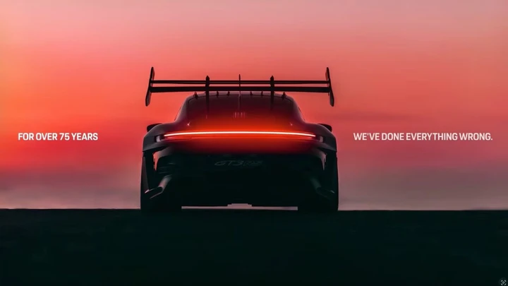 Porsche festeggia i suoi 75 anni da ribelle sempre controcorrente