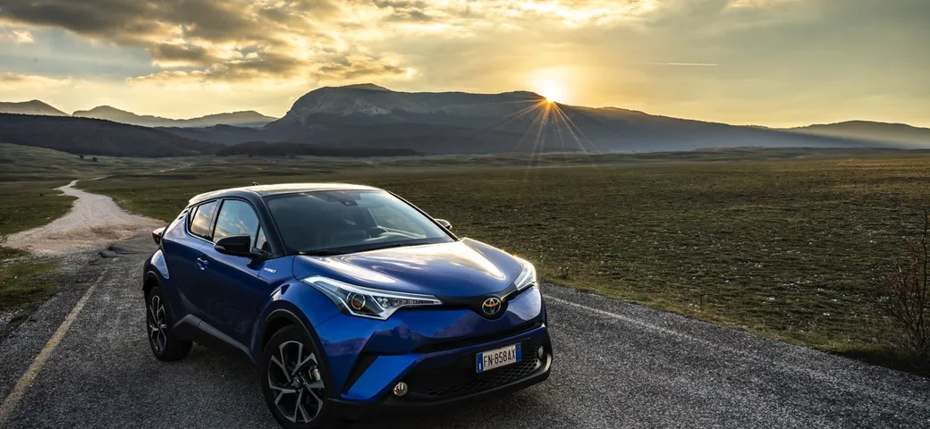 Toyota C-HR 1.8 Hybrid Active: la video prova