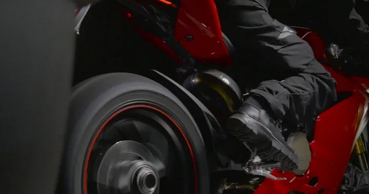 Ducati Performance exhaust systems by Akrapovič