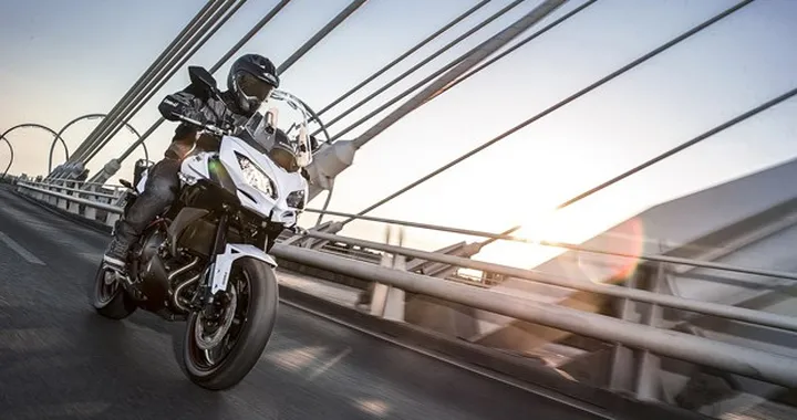 Kawasaki Versys 650 MY 2015: dettagli, foto e video